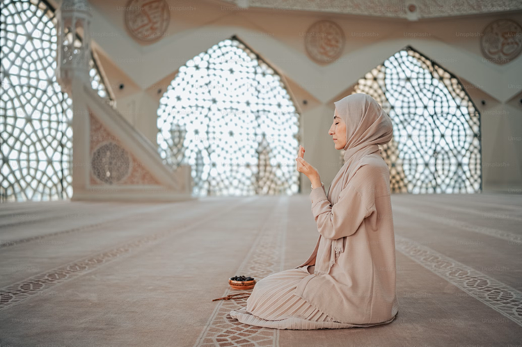 Bacaan Sholawat Beserta Manfaat dan Keutamaannya